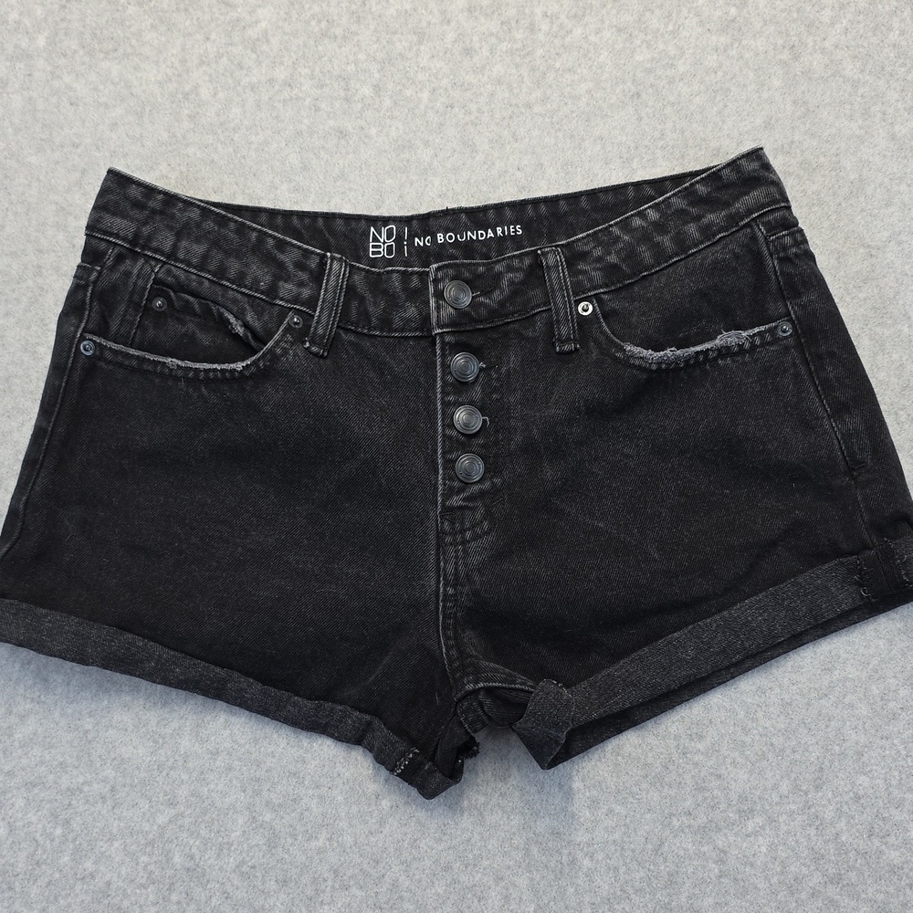 No Boundaries black jean shorts size 7